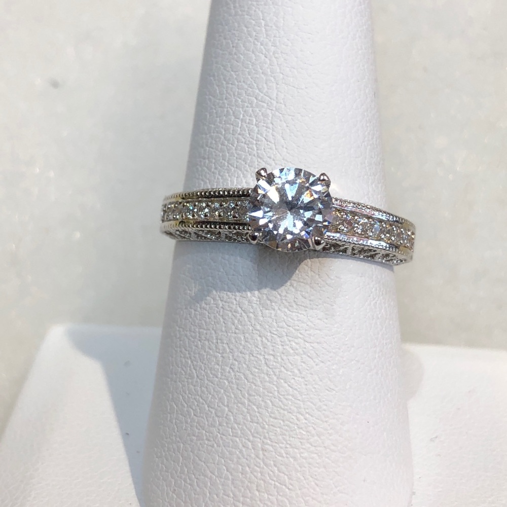 .925 silver detailed ring